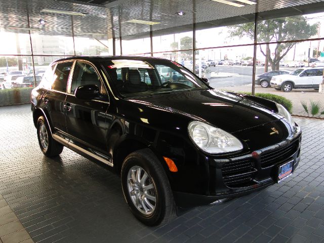 2004 Porsche Cayenne Base