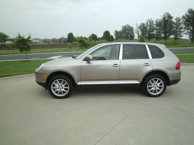2004 Porsche Cayenne 530i Premium Pkg