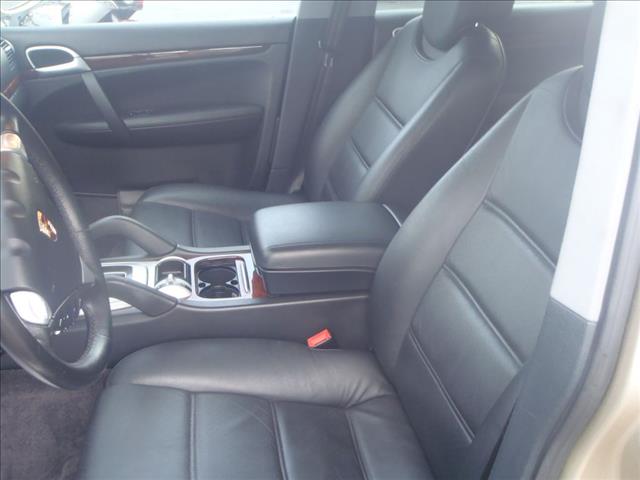 2004 Porsche Cayenne Unknown