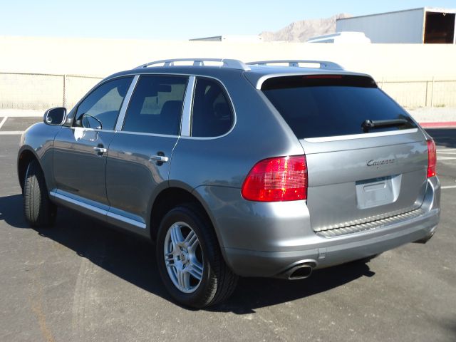 2005 Porsche Cayenne Base