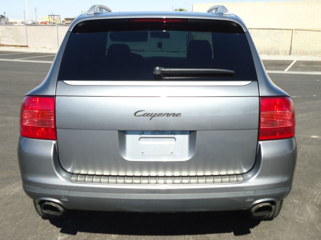 2005 Porsche Cayenne Base