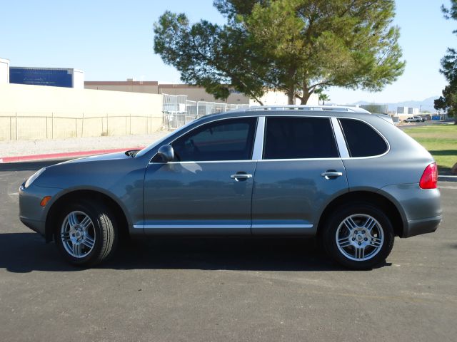 2005 Porsche Cayenne Base
