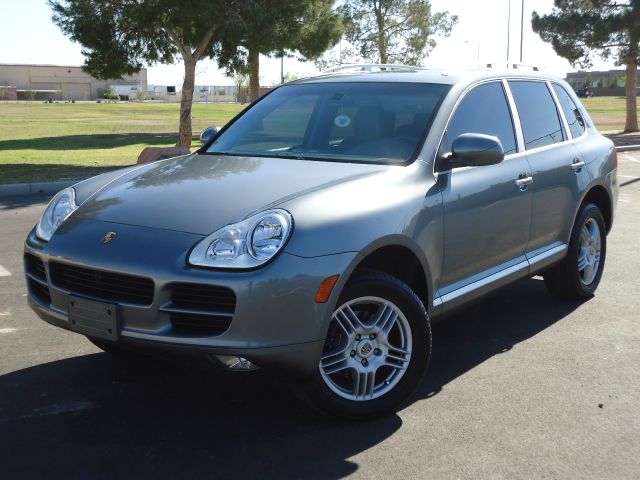 2005 Porsche Cayenne Base