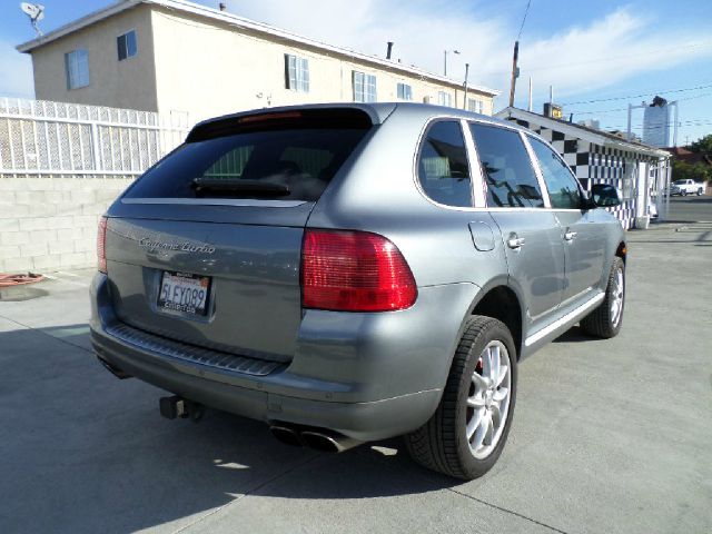 2005 Porsche Cayenne Series 4