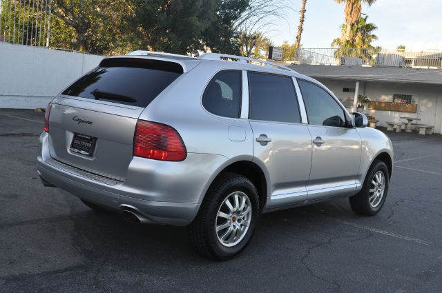 2005 Porsche Cayenne Base