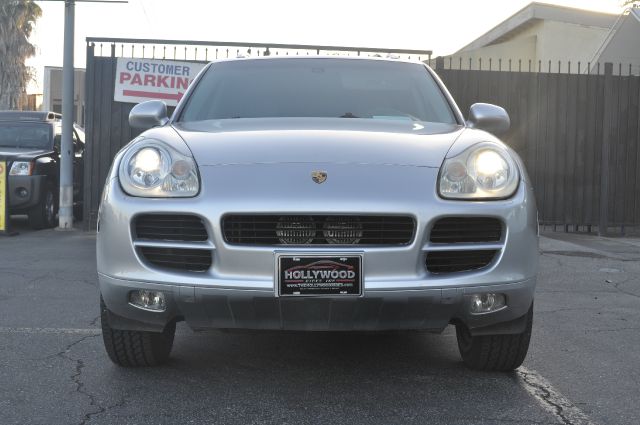 2005 Porsche Cayenne Base