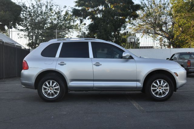 2005 Porsche Cayenne Base