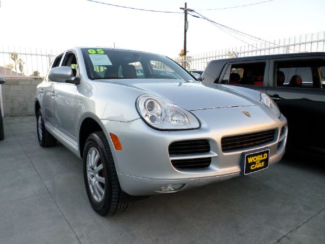 2005 Porsche Cayenne Base