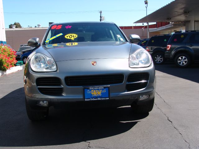 2005 Porsche Cayenne Base
