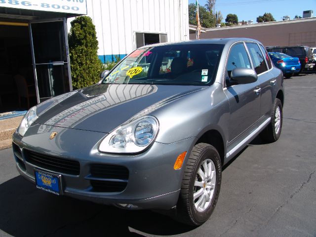 2005 Porsche Cayenne Base