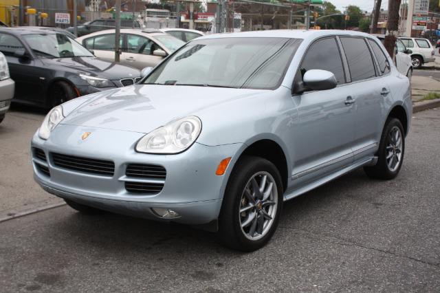 2006 Porsche Cayenne 2011 Hyundai
