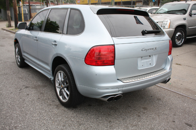 2006 Porsche Cayenne 2011 Hyundai