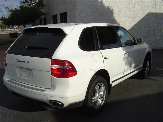 2009 Porsche Cayenne Ram 3500 Diesel 2-WD