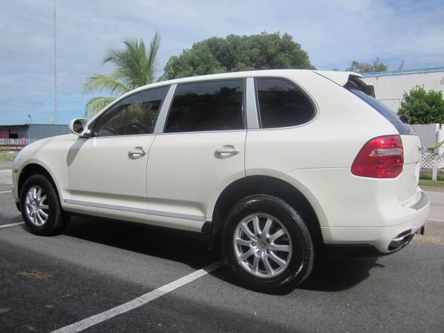 2010 Porsche Cayenne Base