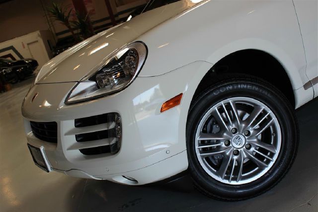 2010 Porsche Cayenne Base