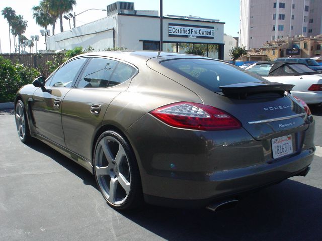 2011 Porsche Panamera 4 Premium
