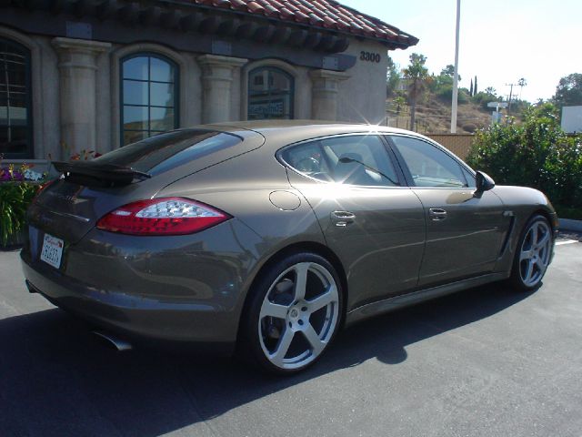 2011 Porsche Panamera 4 Premium