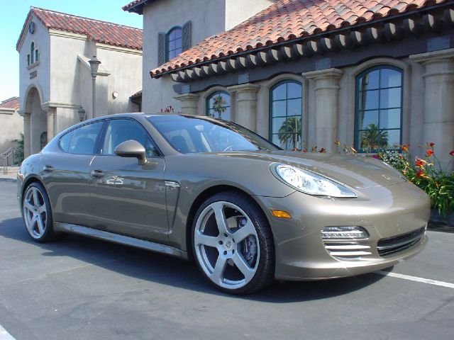 2011 Porsche Panamera 4 Premium