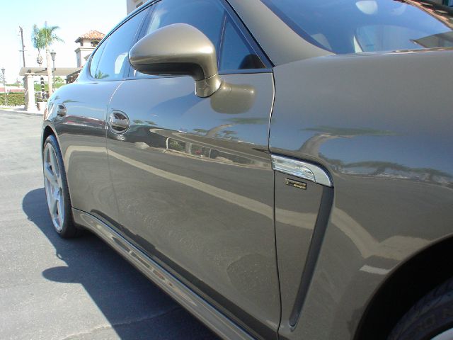 2011 Porsche Panamera 4 Premium