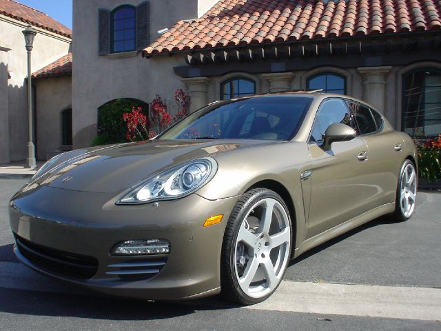 2011 Porsche Panamera 4 Premium