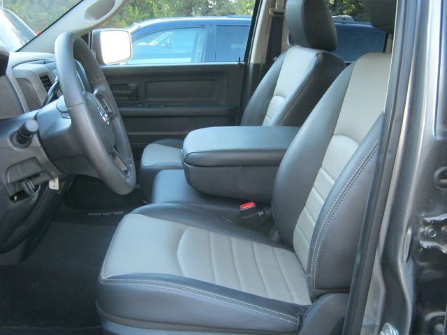 2012 RAM 1500 4dr LX 4WD Auto