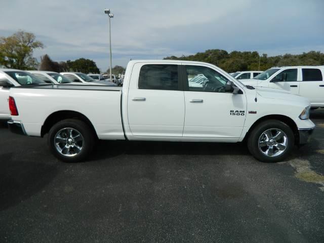 2014 RAM 1500 Crew Cab AWD, DVD, Navi, Rear Camera