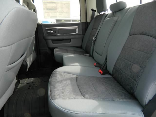 2014 RAM 1500 Crew Cab AWD, DVD, Navi, Rear Camera