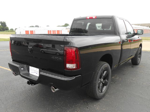 2013 RAM Ram Pickup XLT 4X4 W/third Row Seating