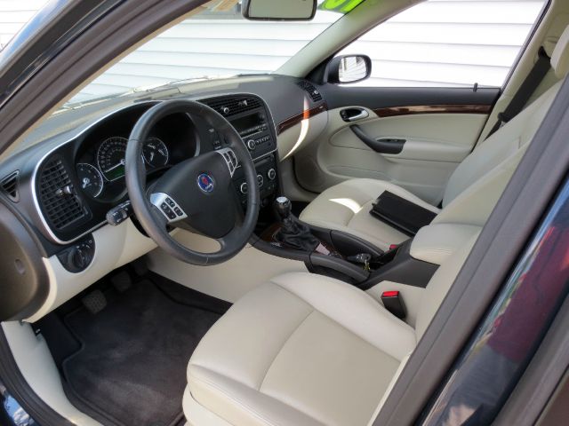 2010 Saab 9-3 Touring W/ Stow-n-go