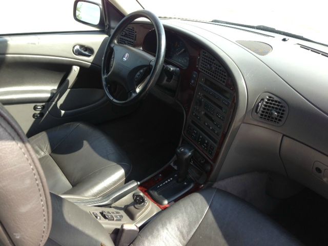 2001 Saab 9-5 Base