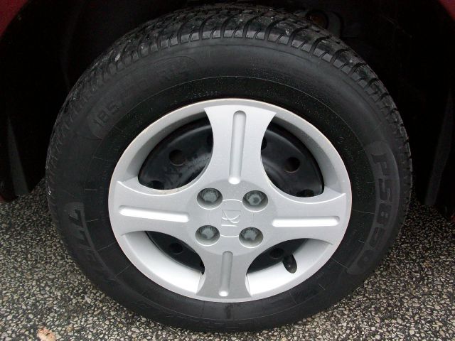 2003 Saturn Ion LE - Like New Clean Title