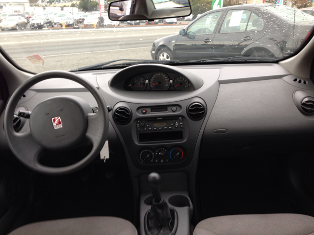 2004 Saturn Ion LE - Like New Clean Title