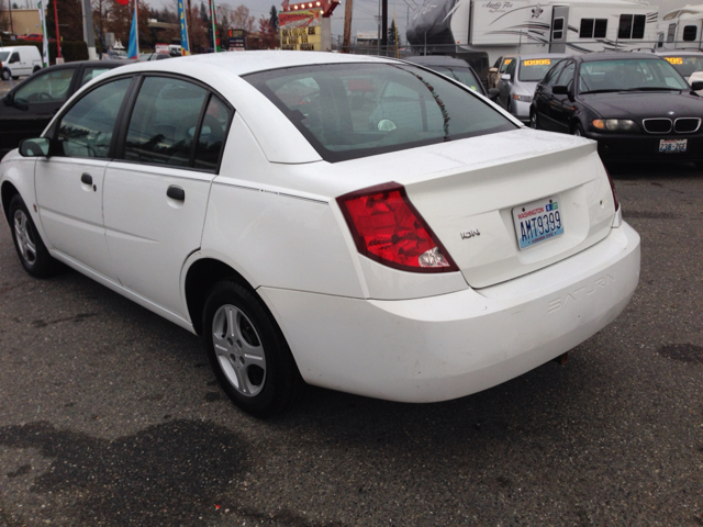 2004 Saturn Ion LE - Like New Clean Title