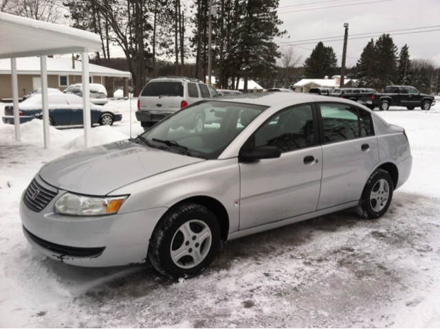 2005 Saturn Ion LE - Like New Clean Title
