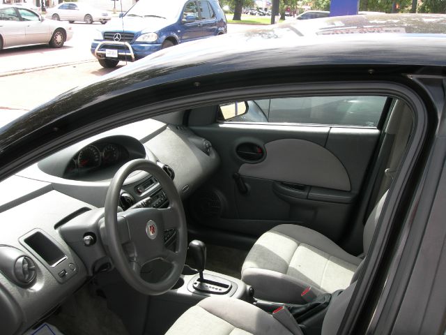 2005 Saturn Ion LE - Like New Clean Title