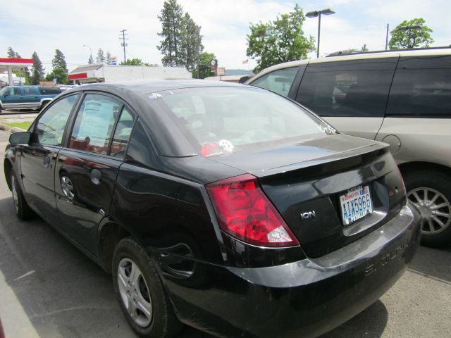 2005 Saturn Ion LE - Like New Clean Title