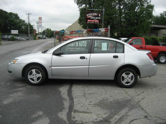2005 Saturn Ion LE - Like New Clean Title
