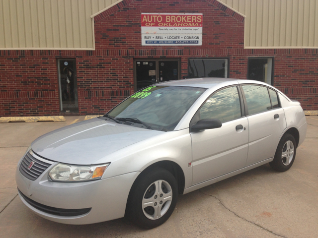 2005 Saturn Ion LE - Like New Clean Title