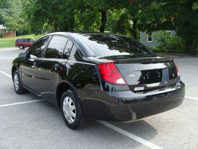2005 Saturn Ion LE - Like New Clean Title