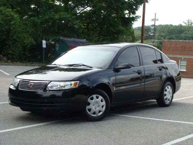 2005 Saturn Ion LE - Like New Clean Title