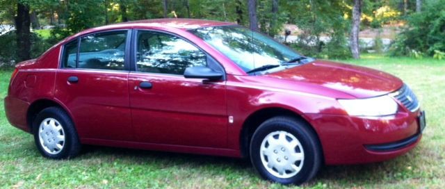 2005 Saturn Ion LE - Like New Clean Title