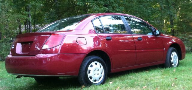 2005 Saturn Ion LE - Like New Clean Title