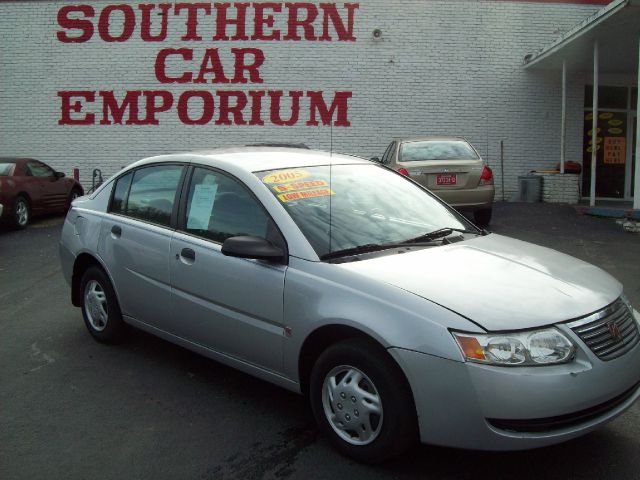 2005 Saturn Ion LE - Like New Clean Title