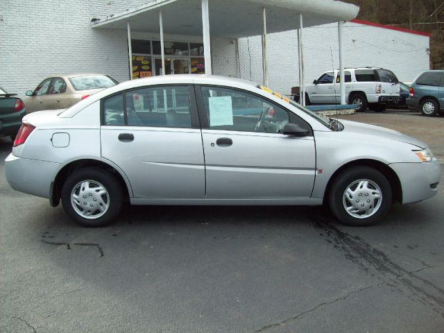 2005 Saturn Ion LE - Like New Clean Title