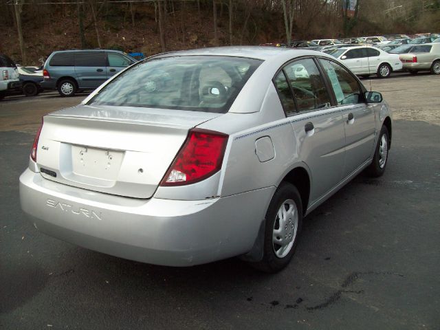 2005 Saturn Ion LE - Like New Clean Title