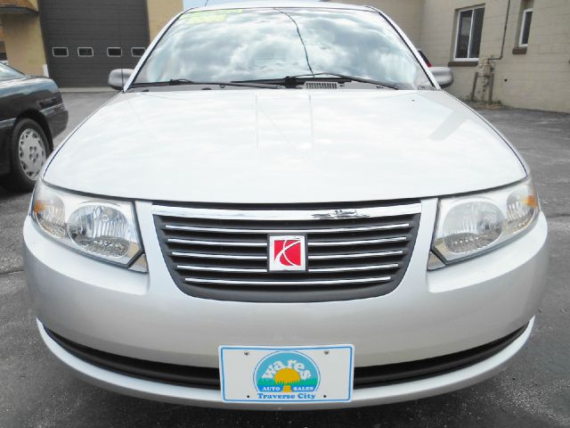 2005 Saturn Ion LE - Like New Clean Title