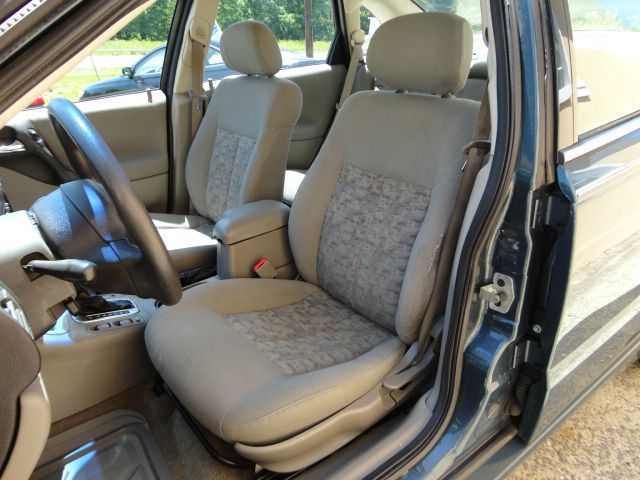 2004 Saturn L300 W/leather