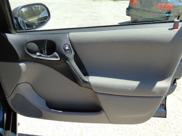 2004 Saturn L300 W/leather