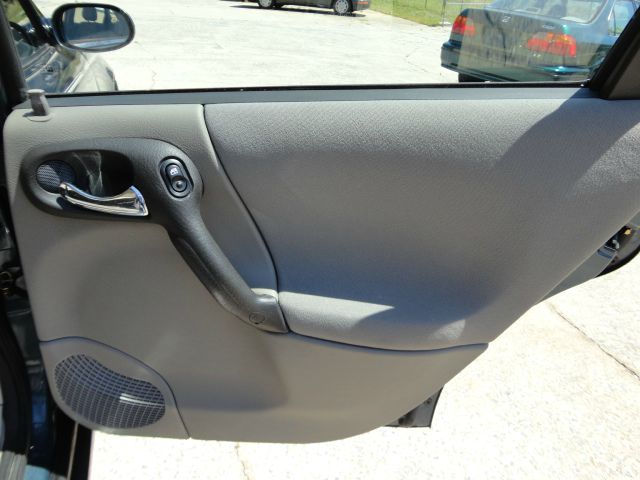 2004 Saturn L300 W/leather