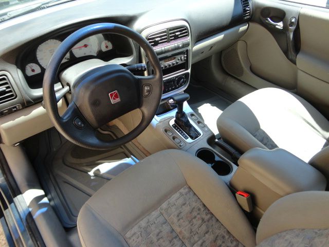 2004 Saturn L300 W/leather